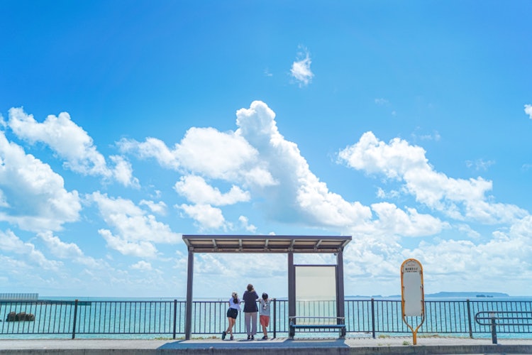 [画像1]海のバス停。沖縄県宜野座村#旅行#フォトコンテスト