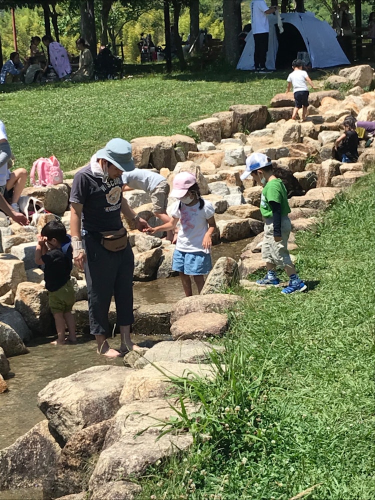 [相片1]和歌山县四季村公园 🍀孩子们在河里快乐地玩耍 (^^)
