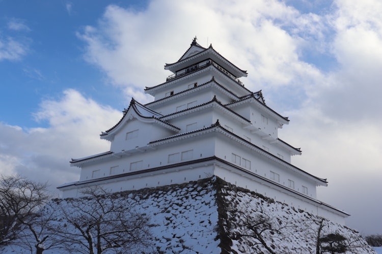 [画像1]福島県の鶴ヶ城です！雪で一段と白くなっていて綺麗でした！