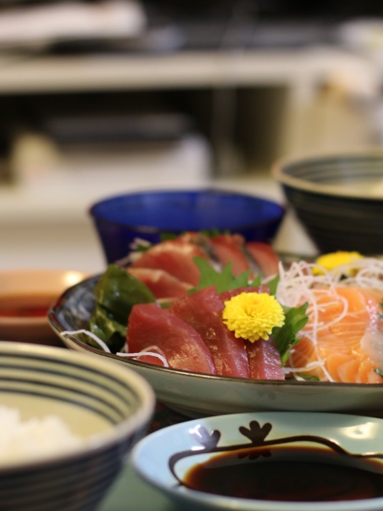 [Image1]Sashimi and white rice