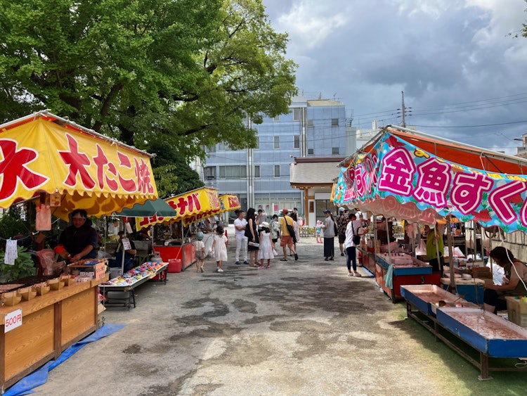[이미지1]아라카와의 한 지역 신사에서 매년 축제가 열리고 있었기 때문에 여러 포장 마차에서 간식을 먹었습니다. 나는 치킨 스테이크와 