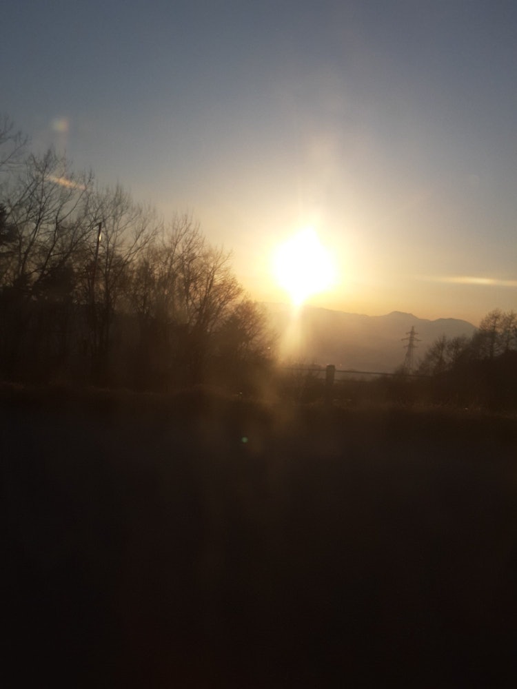 [相片1]我能够在志贺高原遇到美丽的日落，它正在从山站焼山到汤田中的路上。