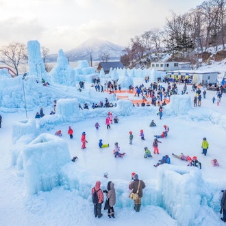 [画像2]千歳支笏湖 氷の祭典がもうすぐです!千歳湖交通氷まつりは📅2023年1月28日~2月23日に開催されます支笏洞爺国立公園、札幌から車で約40分。 会場に並ぶ氷の彫刻は、日本最大級の支笏湖の水を噴霧・凍