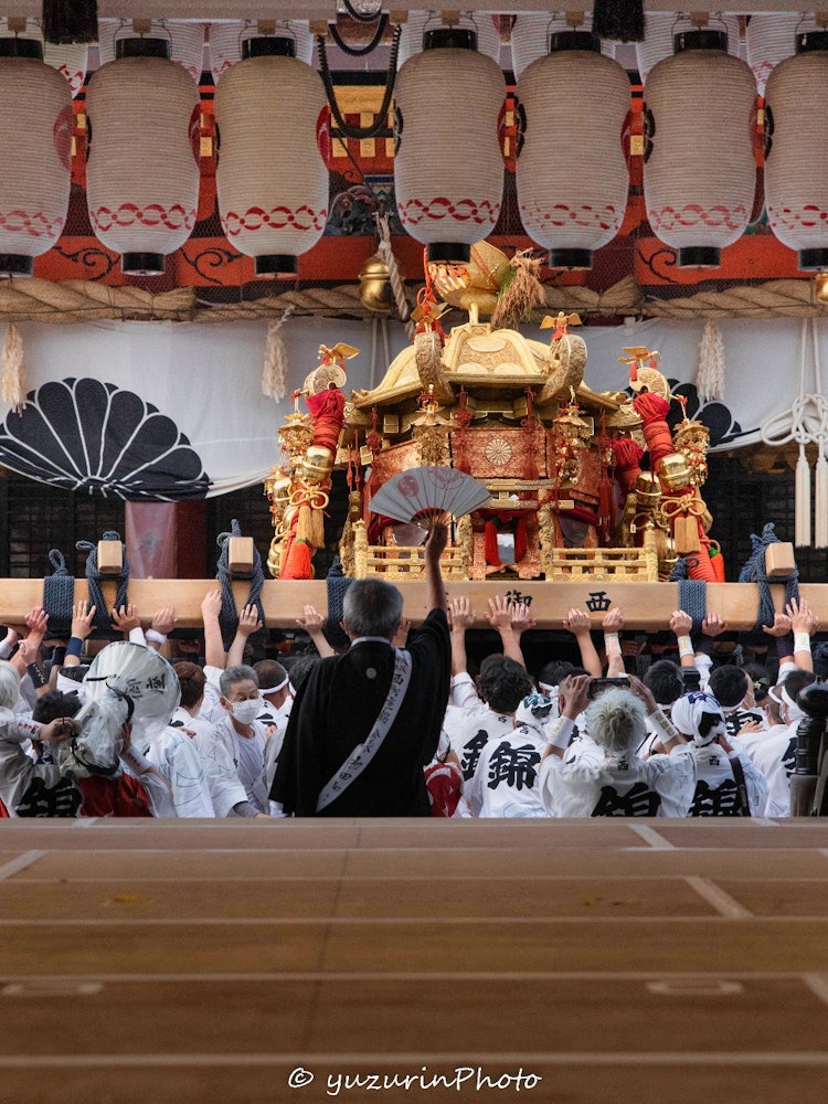 [이미지1]야사카 신사의 신이 3 개의 미코시로 옮겨져 본전을 맞이하는 장면입니다.촬영은 땀에 흠뻑 젖었다.