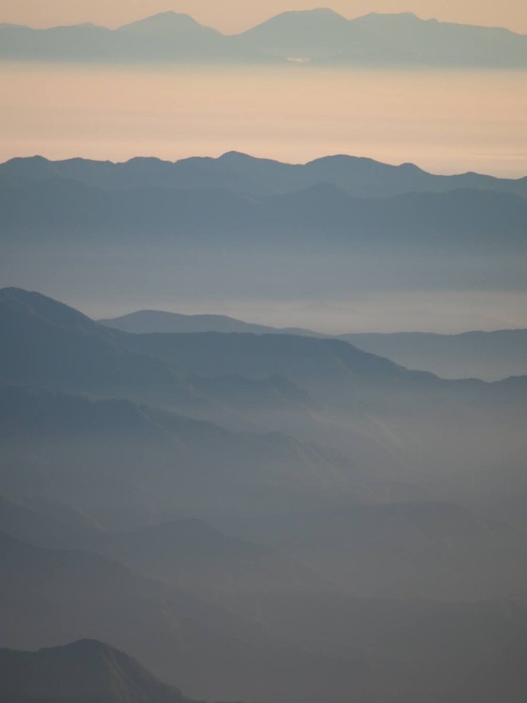[Image1]This photo was taken at Mt. Fuji at the time of the visit.The mountains of western Tokyo are foggy a