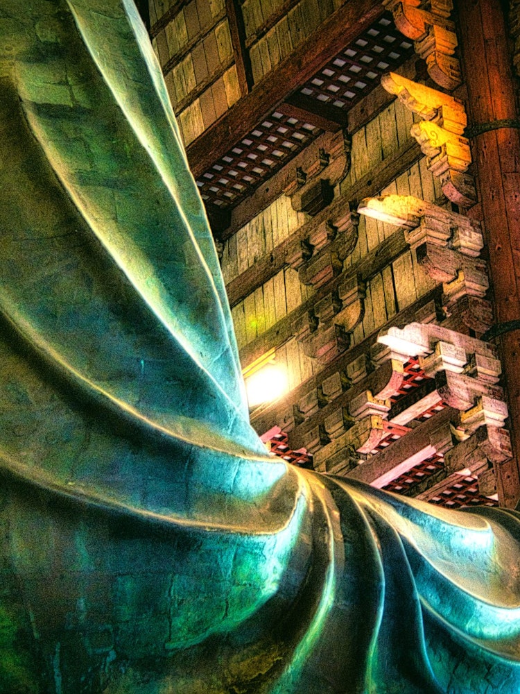 [이미지1]도다이지 사원 대불당. 위대한 부처님의 오른손. 자선.