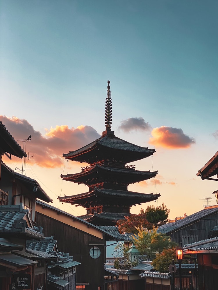 [相片1]地點：京都八坂塔攝影器材：索尼6400日落和八坂塔的組合真的很美。 如果時機合適，您可以拍攝周圍沒有人的時刻，因此這是一個您絕對應該參觀的地方。