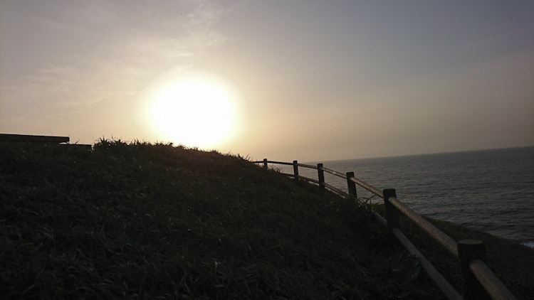 [Image1]It is a sunset at Miyakozaki in Yamato Village, Amami Oshima, Kagoshima Prefecture. I want to walk a