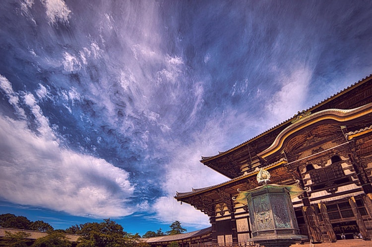 [相片1]奈良，東大寺大佛殿。 天空很好。 古代日本。