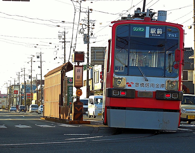 [이미지1]우리 도시인 아이치현 도요하시시에는 노면전차가 있습니다.스포츠 파크역과 도요하시역 사이이바라 교차로에서 꺾어 가지만, 이 회전은철도 선로로서 일본에서 첫 번째 커브가 있는 가장 힘
