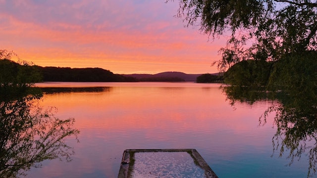 [画像2]網走湖の夕陽。　ホテル網走湖荘の湖岸から見える素晴らしい夕陽。