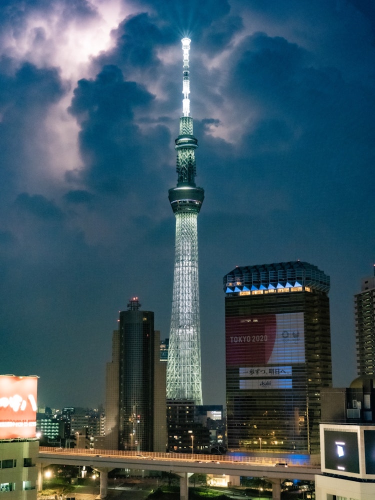[Image1]Illuminating the Tokyo SkytreeThe thunderclouds overlapped and I was able to take a cool picture!Pho
