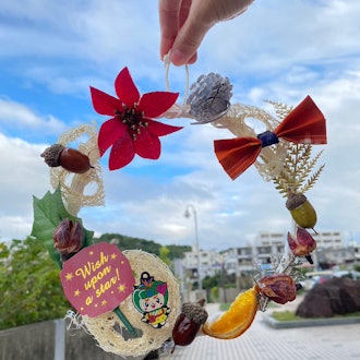 [相片2]我用Haebaru特產絲瓜和琉球kasuri的眼淚製作了聖誕花環，這是一種傳統工藝。絲瓜被乾燥和漂白。從絲瓜剪掉了，可愛☆