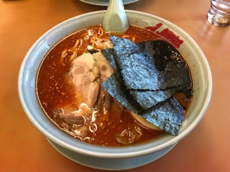 [相片1]為了山岡一家千里迢迢來到埼玉。 最好的拉麵連鎖店。 辣味噌叉燒面給我，辣韭菜醬油拉麵給我