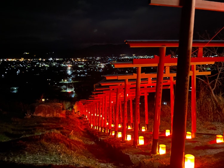 [이미지1]우키하 (Ukiha)는 도시에 위치하고 있으며,[이나리 신사]에 갔을 때 찍은 사진입니다.좋아하는 장소에서,도리이와 야경은 매우 아름답고 차분합니다.