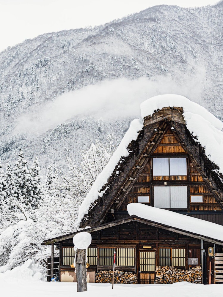 [Image1]It is a beautiful snowy scenery of Shirakawa-go, Gifu Prefecture.