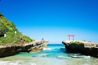 [Image1]Nice to meet you all and welcome to COOL JAPAN VIDEOS! This is the Izu Shirahama Tourism Association