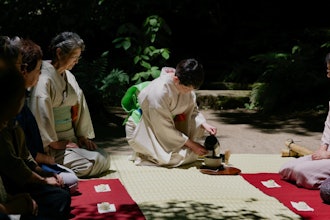 [画像2]猿庫(さるくら)の泉で野点(のだて)を体験‼飯田市の「猿庫の泉」で野点（のだて）体験ができます。※野点（のだて）とは・・・屋外で茶または抹茶をいれて楽しむ茶会のことです♪風越山麓の苔むした岩間から湧く