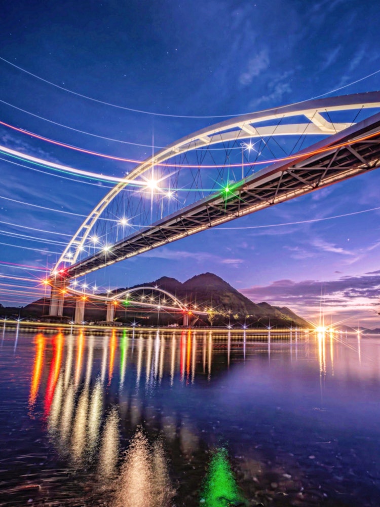 [画像1]広島県　福山市　内海大橋(広島県のおすすめスポット)#内海大橋 👈 @bingolife8 内海大橋のこのオマケでラストです。シャーっと光跡を入れて一枚📸カメラを三脚に固定してカメラがが左右に振れるよ