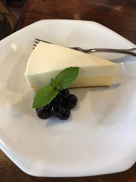[Image1]Had some tasty cheesecake at a small cafe near Machiya