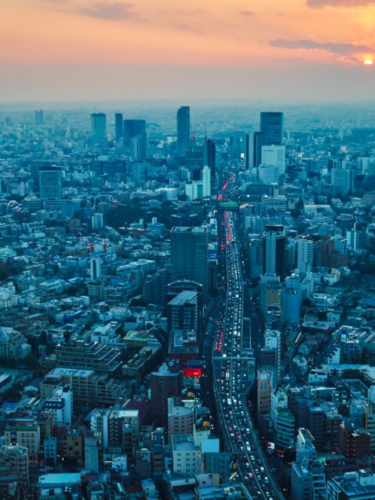 [Image1]This is the sunset view I took when I went up to the observation deck of Roppongi Hills in the past.