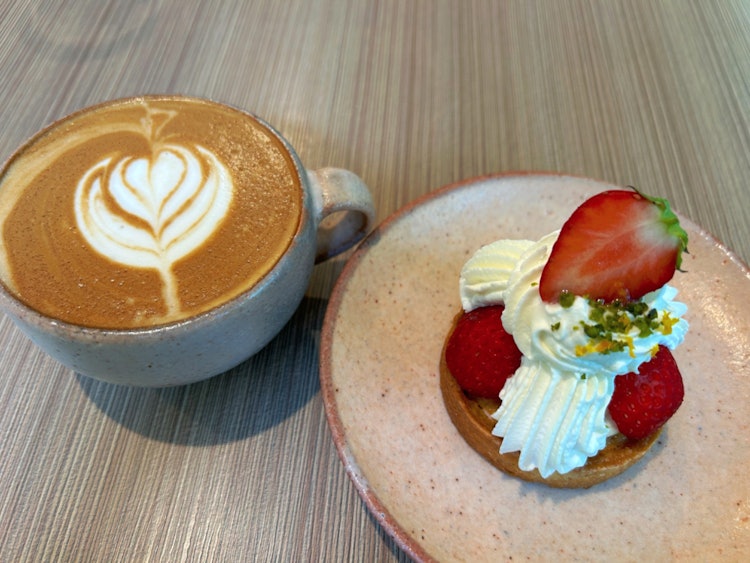 [相片1]24 年 5 月 1 日訪問。Cafe Andon 的咖啡拿鐵和草莓餡餅。 🍓草莓餡餅也值得推薦。