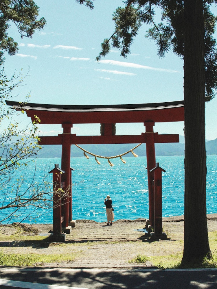 [Image1]I photographed Lake Tazawa and the torii gate standing there. It was good that I was able to produce