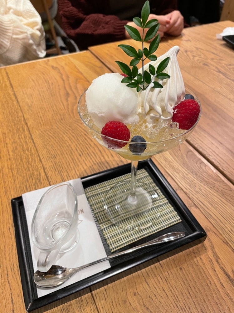 [Image1]At Cafe Annon in Osaka, a parfait of Japan sake.