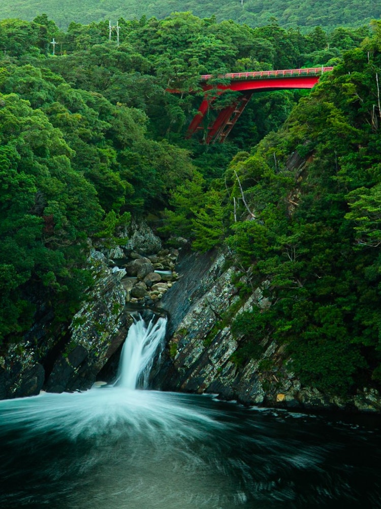 [相片1]地点 屋久岛、鹿儿岛 特洛基瀑布相机索尼A7SII日本为数不多的落入海中的瀑布之一