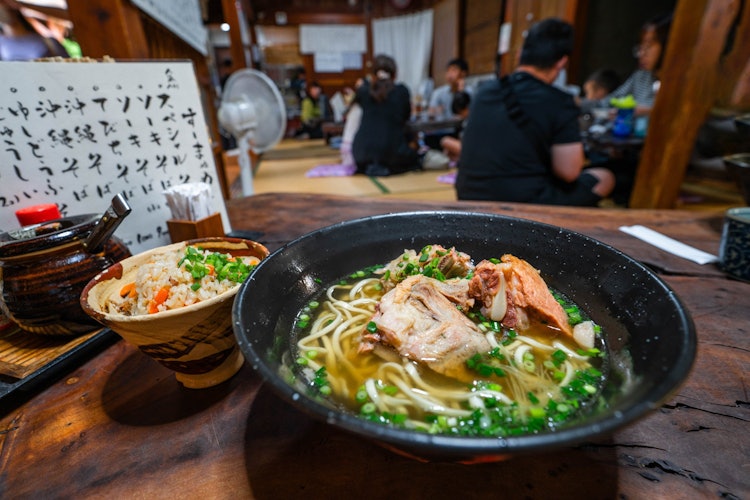 [이미지1]소키 소바 (오키나와 소바) / 스마누메 /오키나와 소바를 먹은 것은 오키나와 현 나하시 고쿠바에있는 소바 레스토랑 
