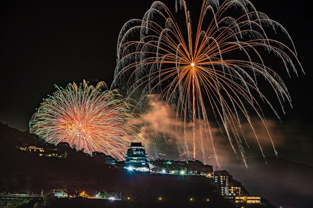 [Image1]fireworks festival in Atami, Shizuoka Prefecture held in summerThe venue is Atami Bay, but I put Ata