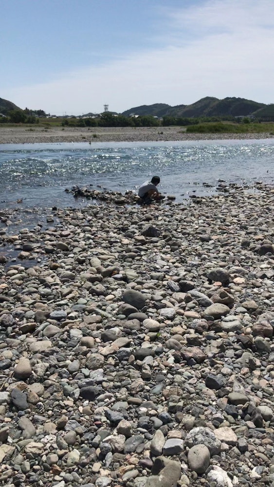 [画像1]日本一、水が美しいと言われる高知県仁淀川。 天気も良く水がキラキラと光を含んで流れています☺️