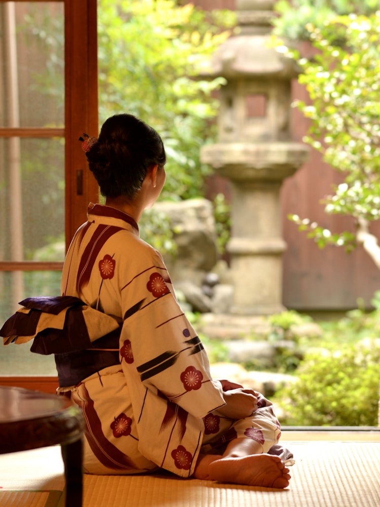 [이미지1]교토의 타운 하우스에서 촬영했습니다. 일본의 여름은 활기차고 촉촉하고 조용합니다.