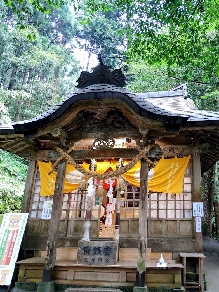 [Image1]It is an ancient shrine in Nesame Town, Hino District, Tottori Prefecture. The meaning of the kanji 