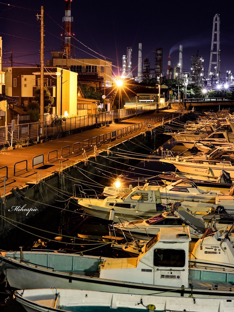 [Image1]This is the night scenery of the boat dock in Mie Prefecture.There is no sea in the prefecture where