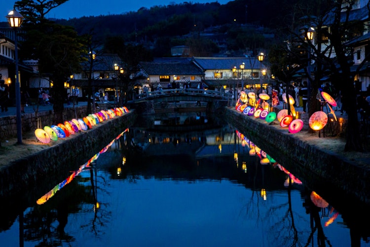 [相片1]拍摄地点是冈山县仓敷市的美观区。这是我去限时活动“春夜灯”散步时的照片。每天，我都受不了让我想捂住眼睛的消息。如果你看看这样的日子，你会充满让你感到快乐和治愈的事情，即使来自同一个愿景。希望您的眼睛突