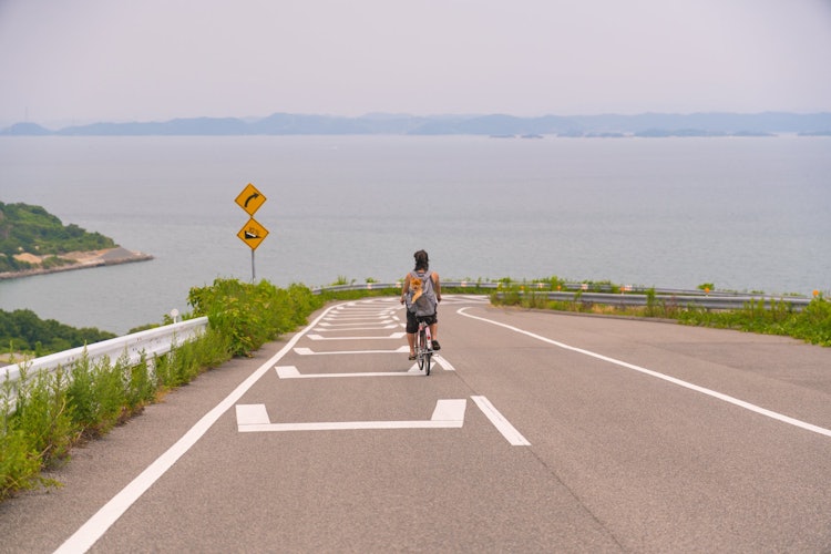 [相片1]香川县丰岛 租着自行车穿过岛上，下面有著名的丰岛美术馆，岛上几乎没有汽车，所以自行车很😀舒服