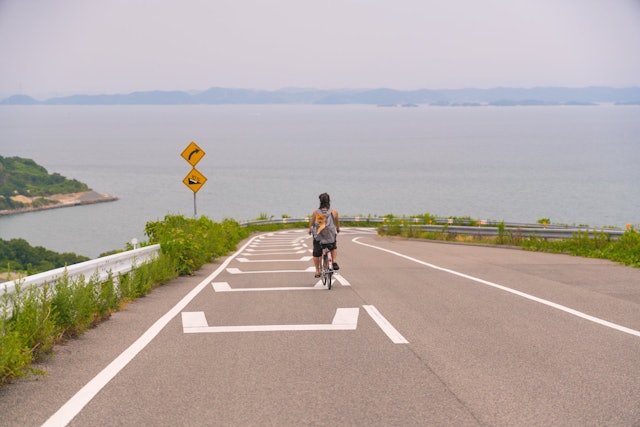[画像1]香川県豊島　レンタルサイクルで島をかぬけりこの下には有名な豊島美術館があり、島内はほとんど車が走ってないので自転車も快適でした😀
