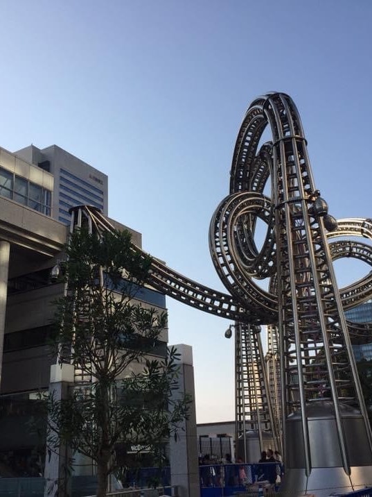 [画像1]新横浜の旅行でコスモポリタン的なビルをパチリ