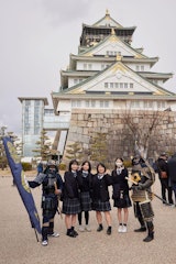 [画像2]土砂降りの雨の中、はるばる大阪城に見に来た外国人と侍写真!SAMURAI 加藤清正の今日の鎧 ⚔