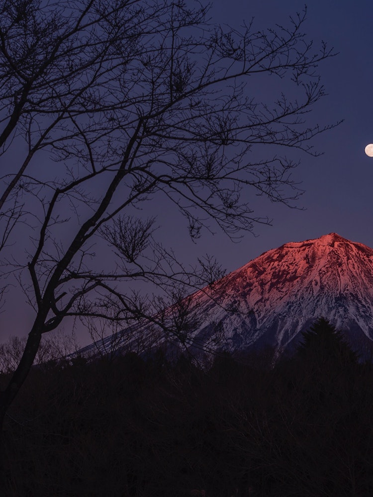 [画像1]日の入りの最後の光を富士山の山頂に染まっていた静岡県富士宮市にて撮影