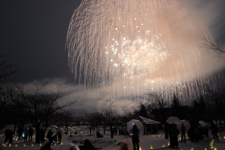 [이미지1]나가오카 눈 축제 2023눈 불꽃 놀이, 마지막 별 광산!내 불꽃 놀이 사진이 처음으로 갤러리에 올랐습니다! (^_^;) 눈초로 사진을 찍고 싶었지만 아무쪼록 용서(^_^;)를..