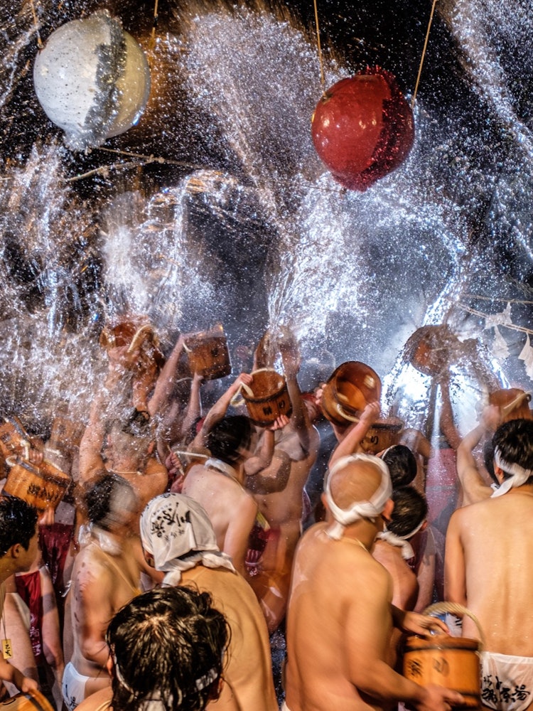 [이미지1]군마현 나가노하라쵸의 가와라유 온천에서 겨울 초아침에 열리는 이상한 축제 