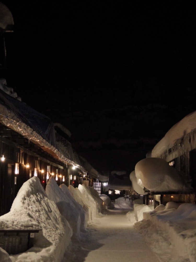 [Image1]Nito Onsen Village in Akita Prefecture.In the middle of a winter night in January, the orange of the