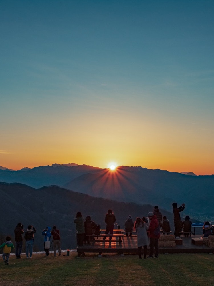 [Image1]Hakuba and Kitaone Highland are easy to climb with a single lift, so it is recommended. The sunrise 