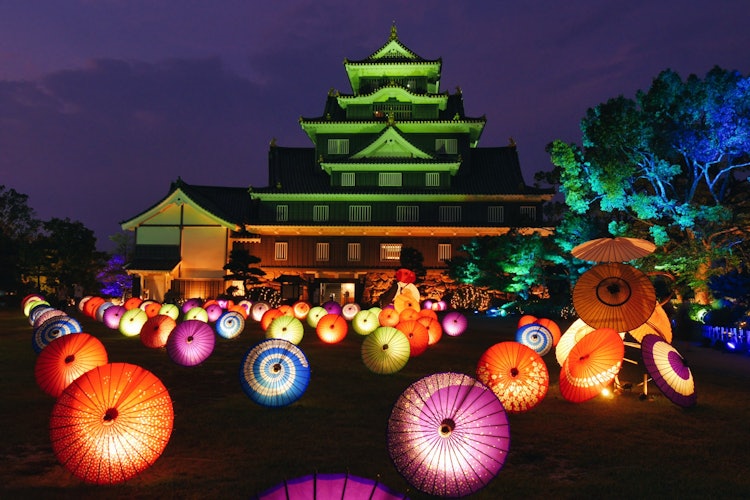 [相片1]2020年，在冈山城前的花园里举行了名为“夏季唐条东玄京”的日本雨伞点亮活动。日本伞和城堡的组合非常匹配，这是一个奇妙而美丽的事件。