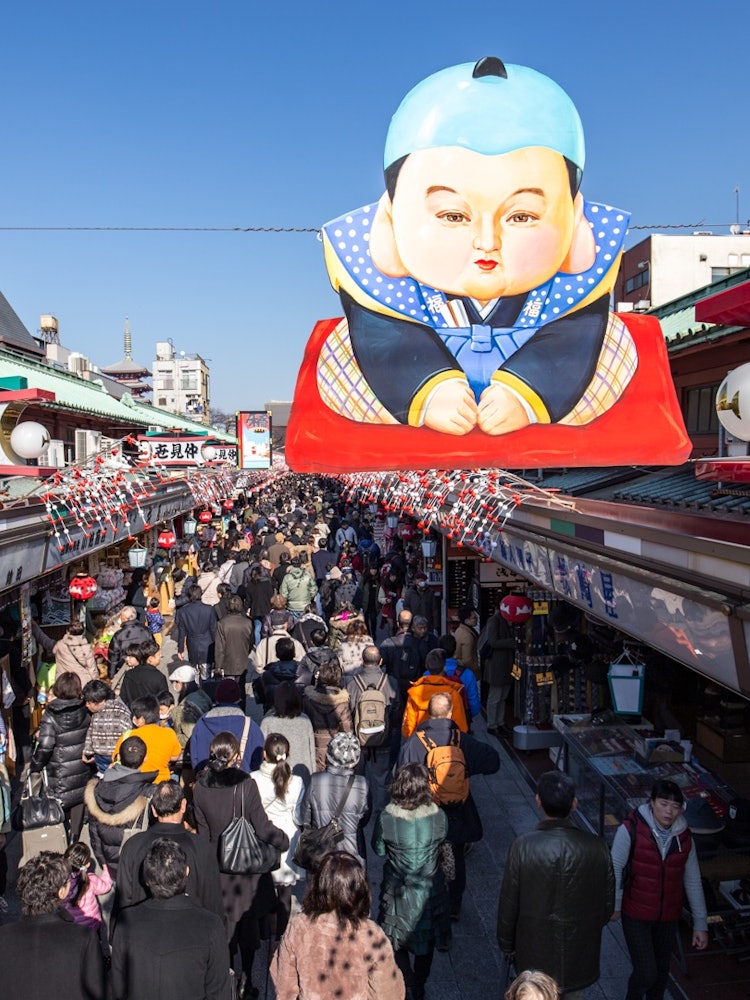 [Image1]Asakusa Nakamise on New Year's Day. Every year, it is crowded with many first-time visitors.