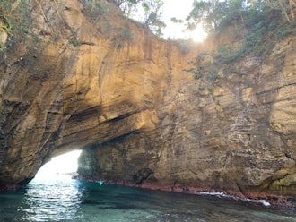 [이미지2]촬영 장소는 시모다시의 류구 동굴.연인의 명소이자 하트의 모양을 볼 수 있는 장소로 유명하지만,바다의 색과 태양이 겹칠 때의 색도 아름답습니다.했다.