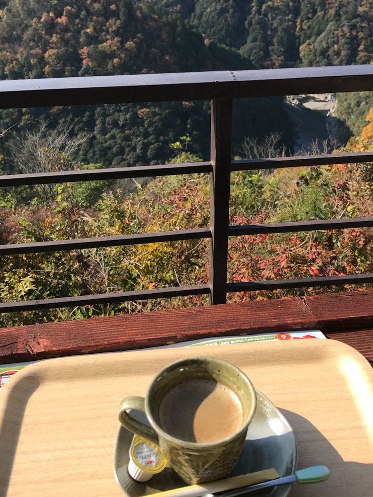 [Image1]This is a photo of the Hozu Gorge from the café at the Nishiyama Driveway Observatory, and I wondere