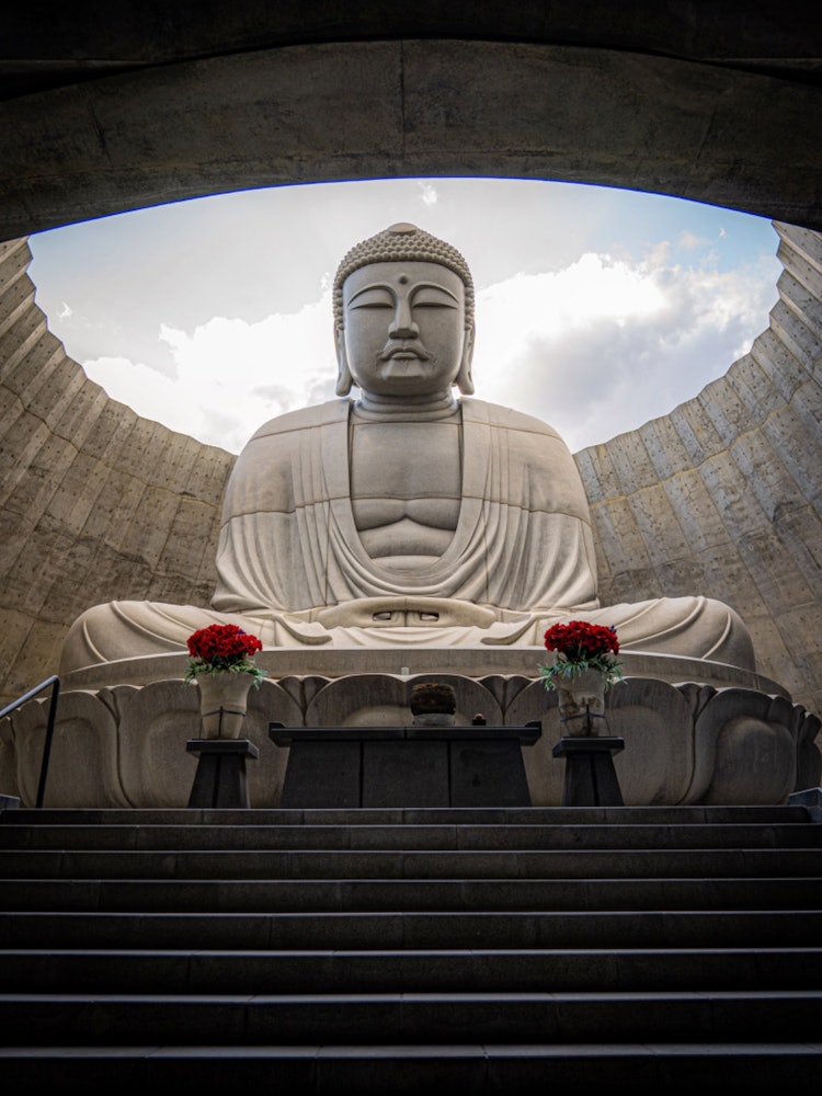 [画像1]北海道にある頭大仏殿。独特の設計は、有名な建築家の方がデザインされたとか。撮影機材SONY α7III編集ソフトLightroom